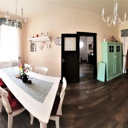 Ferienhaus Jilemnice, Cely Prostorny Dum Jen Pro Vas S 5 Loznicemi V Centru S Uzavrenou Zahradou Jilemnice