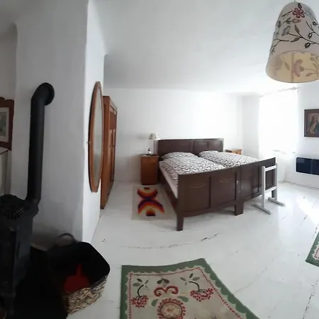 Jilemnice, Cely Prostorny Dum Jen Pro Vas S 5 Loznicemi V Centru S Uzavrenou Zahradou Ferienhaus *