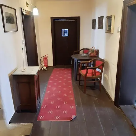 Jilemnice, Cely Prostorny Dum Jen Pro Vas S 5 Loznicemi V Centru S Uzavrenou Zahradou Ferienhaus