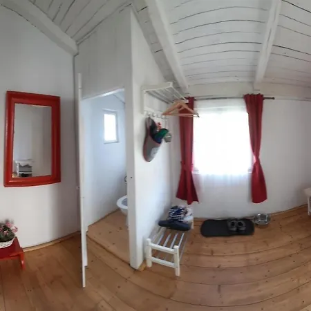 Jilemnice, Cely Prostorny Dum Jen Pro Vas S 5 Loznicemi V Centru S Uzavrenou Zahradou Ferienhaus Jilemnice