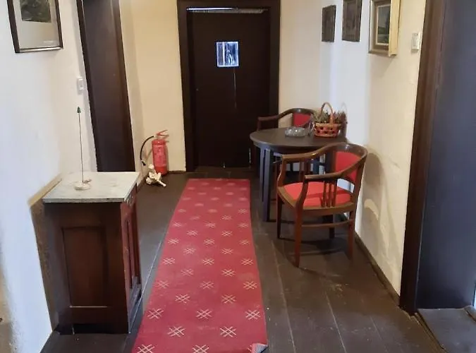 Jilemnice, Cely Prostorny Dum Jen Pro Vas S 5 Loznicemi V Centru S Uzavrenou Zahradou Hébergement de vacances